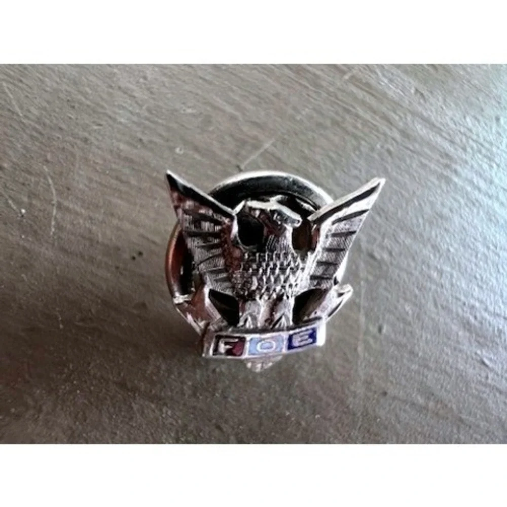 Fraternal Order of‎ Eagles FOE Lapel Pin Silver Eagle Enamel Screwback Vintage